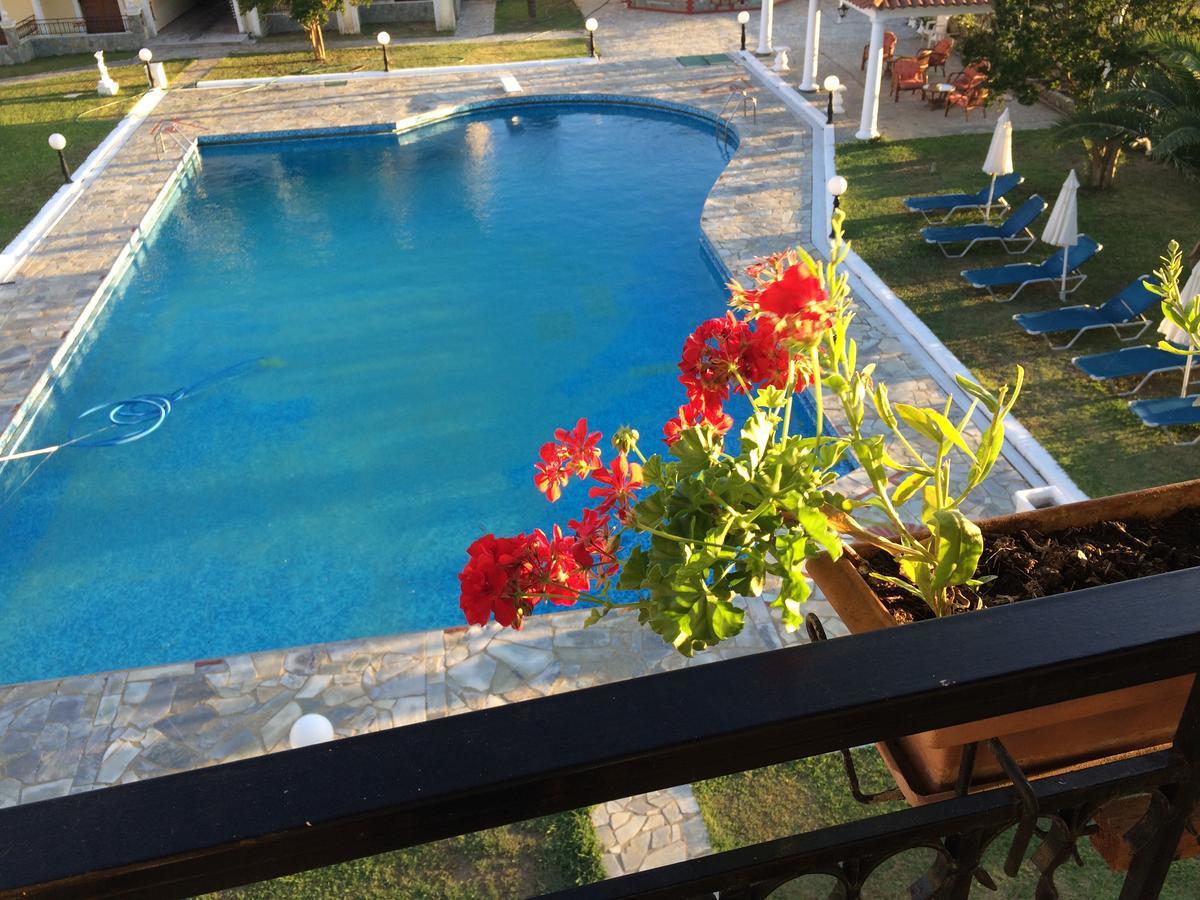 Regina Nina Hotel Vasilátika Buitenkant foto