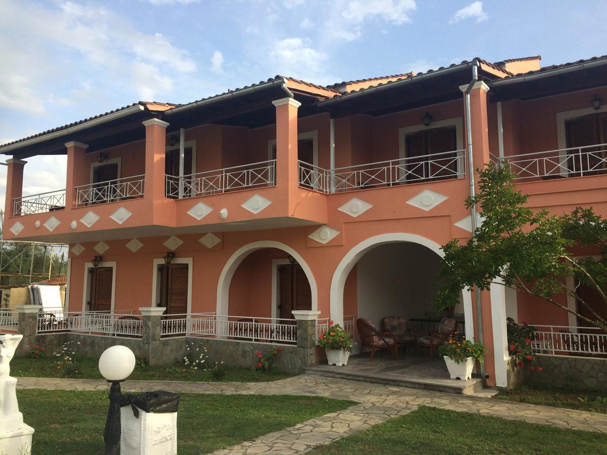 Regina Nina Hotel Vasilátika Buitenkant foto
